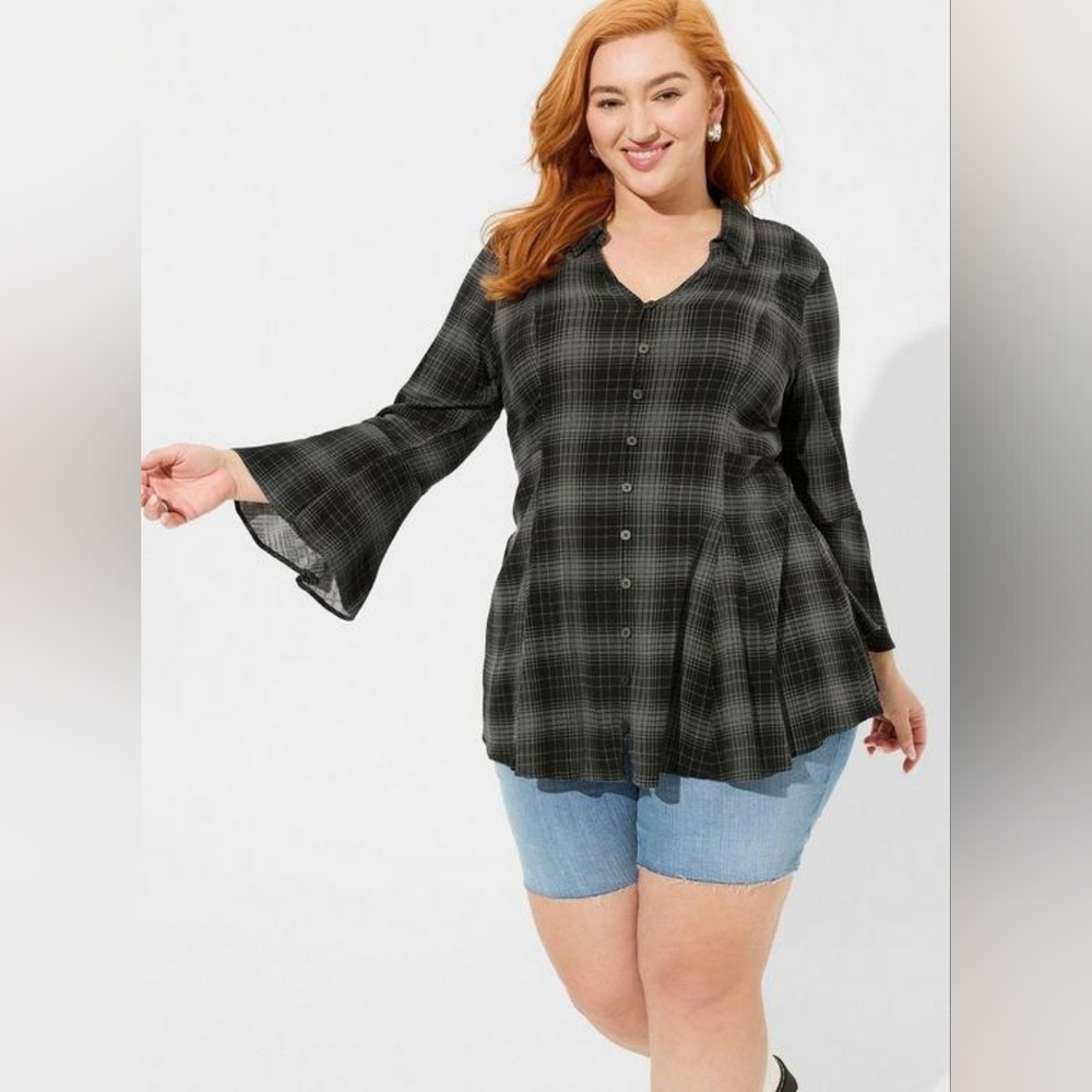 Torrid Fit And Flare Rayon Slub Button-Front Top Size 2